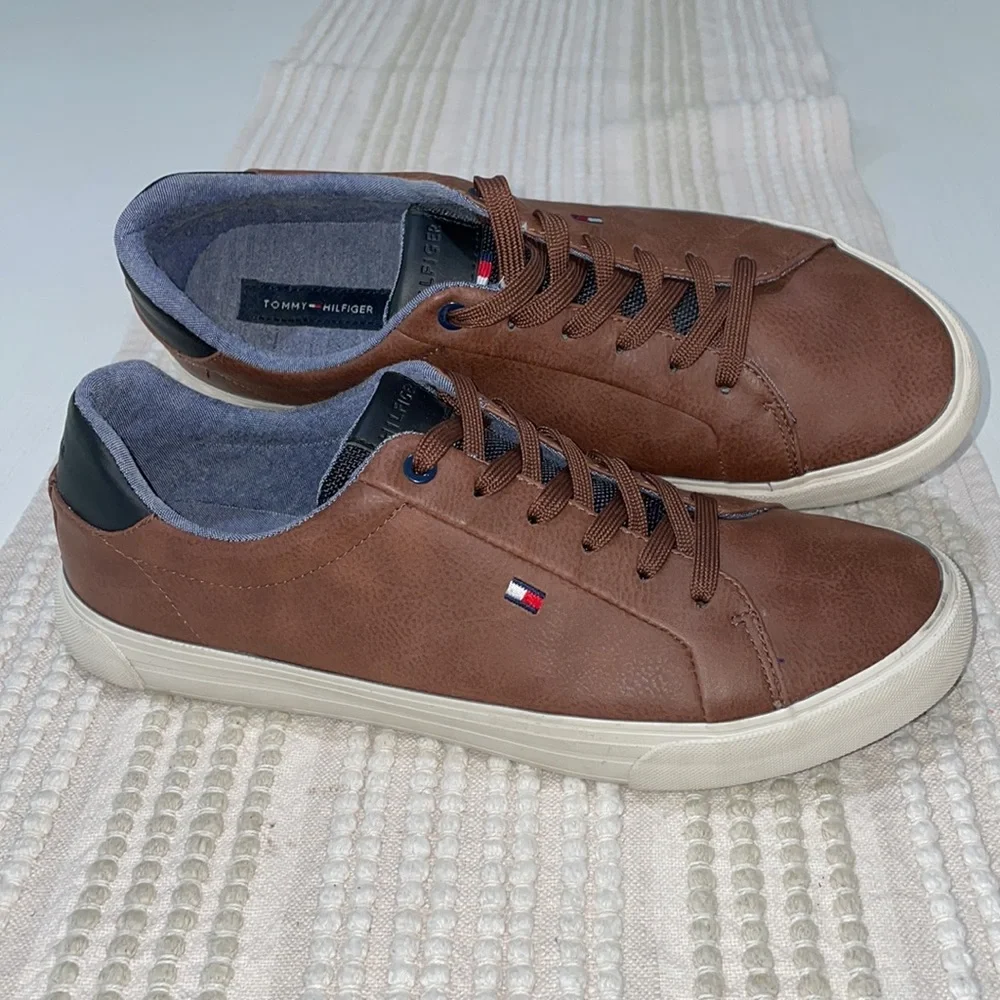 Tommy Hilfiger beautiful brown leather sneakers. Men’s 10. Like new condition. - Picture 1 of 14